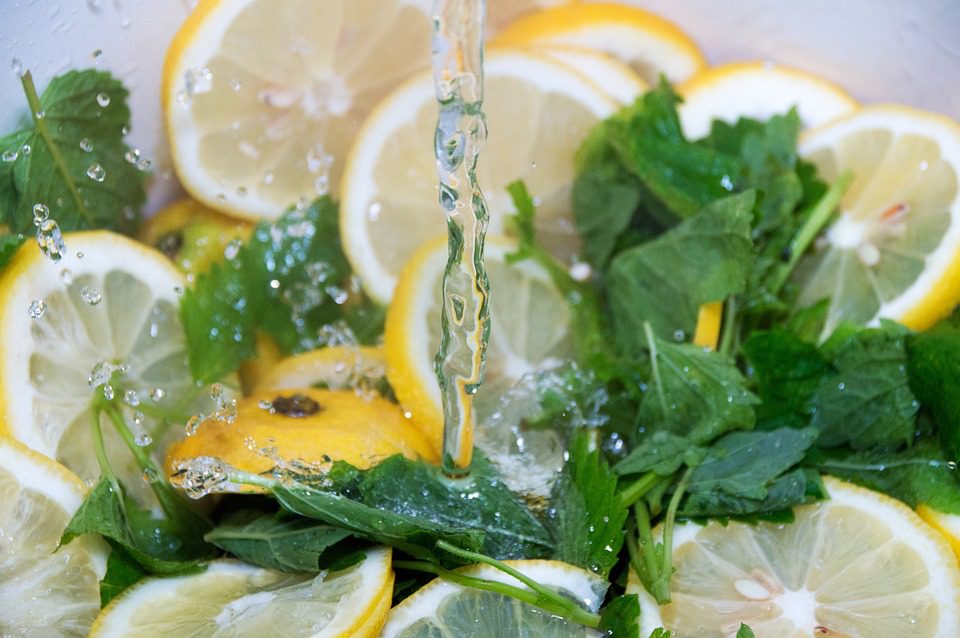 Jak využít citronovou mátu v domácnosti