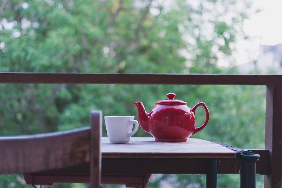 Zelený čaj v noci: Drží vás vzhůru nebo vám pomáhá spát?