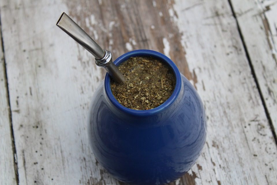 Vyjádření o skvrnách na zubech způsobených pitím yerba mate